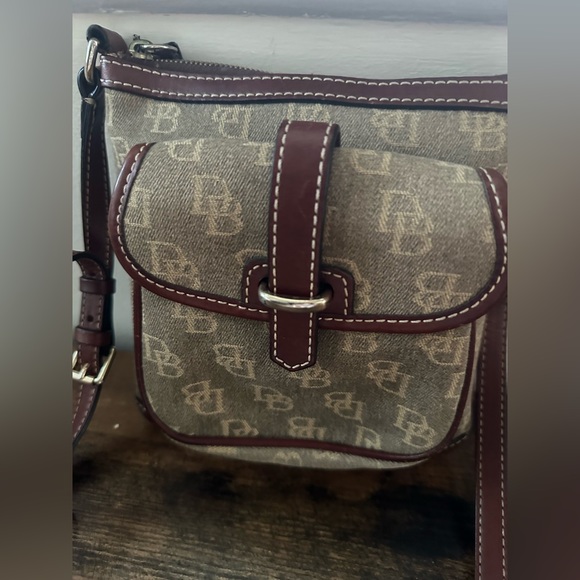 Vintage Dooney and Bourke crossbody bag - Picture 10 of 11